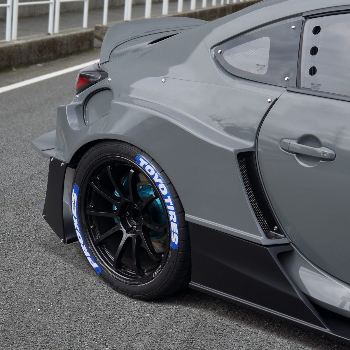 レーシングスペック専用リアフェンダー (GR86)